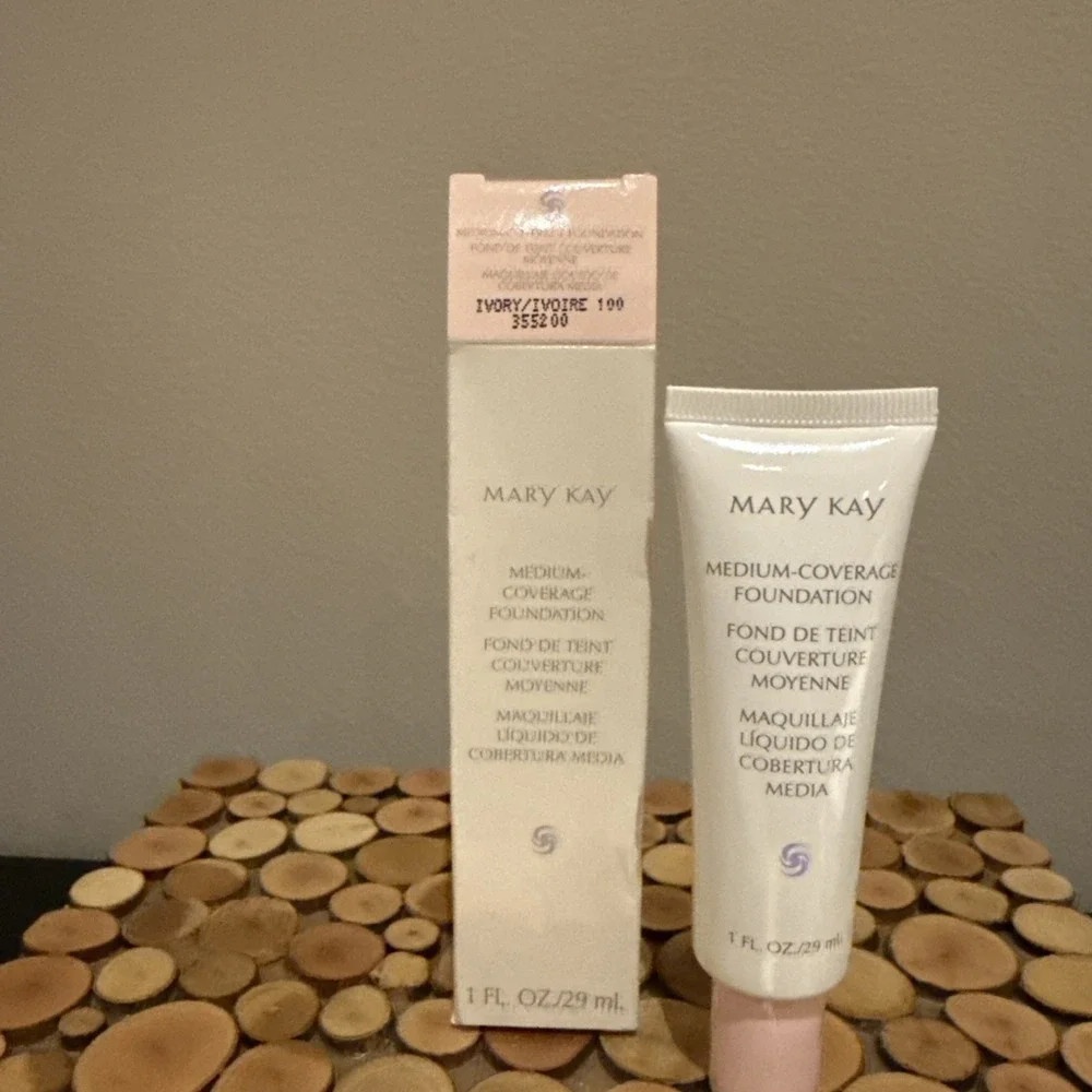 Mary Kay‎ Medium Coverage Foundation IVORY 100 Pink Cap NOS